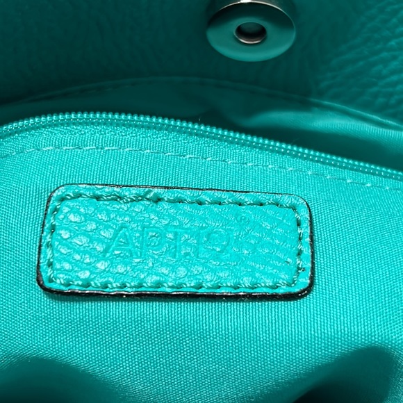 Apt. 9 Turquoise and Straw Colored Purse. - Picture 9 of 9
